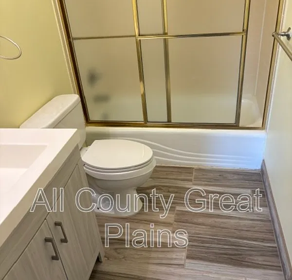 5206 Foster St #201 — Photo 6