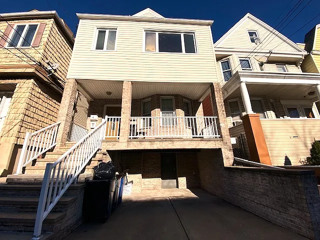 3 bed, $3,000 — Photo 1
