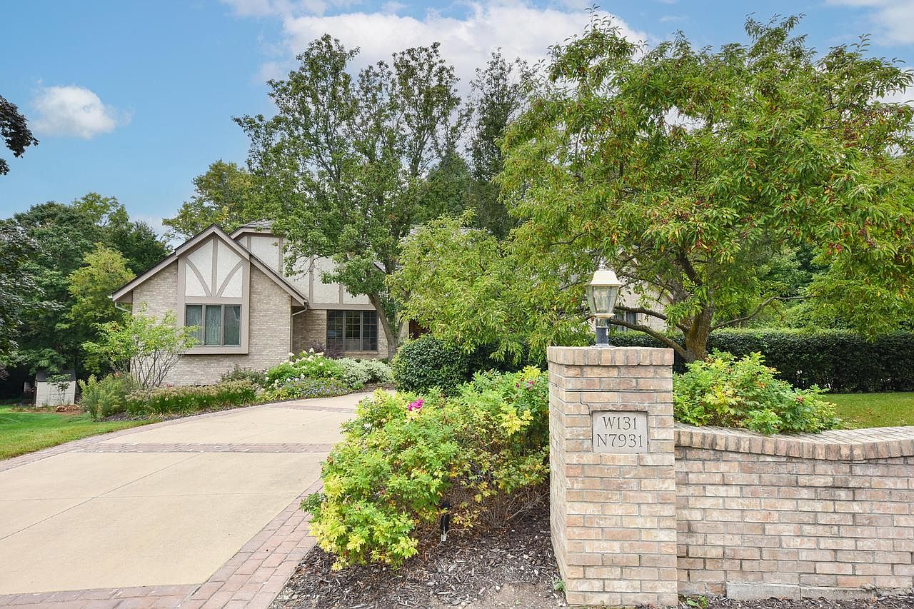 W131N7931 Country Club COURT