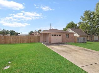 2706 Echo Glen Cir, Bryan, TX 77803
