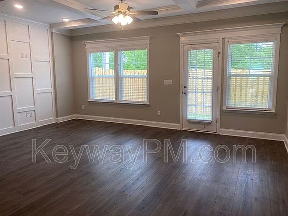 3rd image of 1061 Linsmore Ave