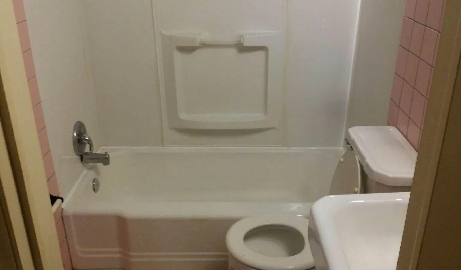 Studio, $595 — Photo 2