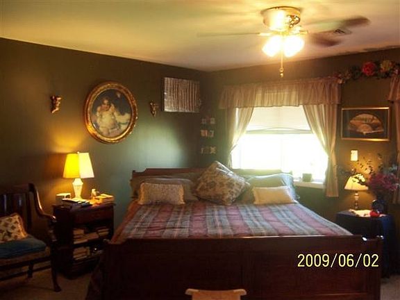 4th image of 38 Ten Eyck Ave
