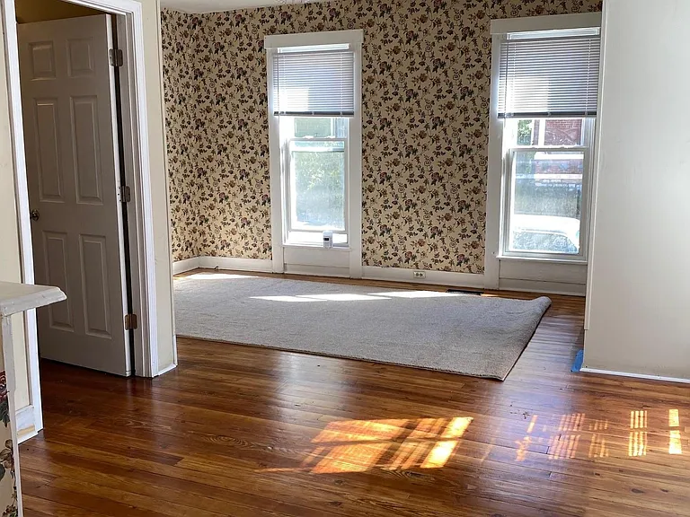 310 Steele St — Photo 4