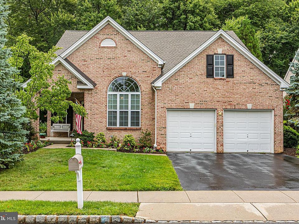 1st image of 49 Lexington Dr