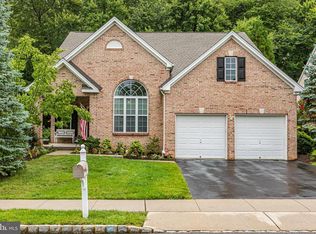 49 Lexington Dr, Pennington, NJ 08534