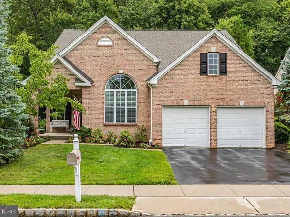 49 Lexington Dr, Pennington, NJ 08534