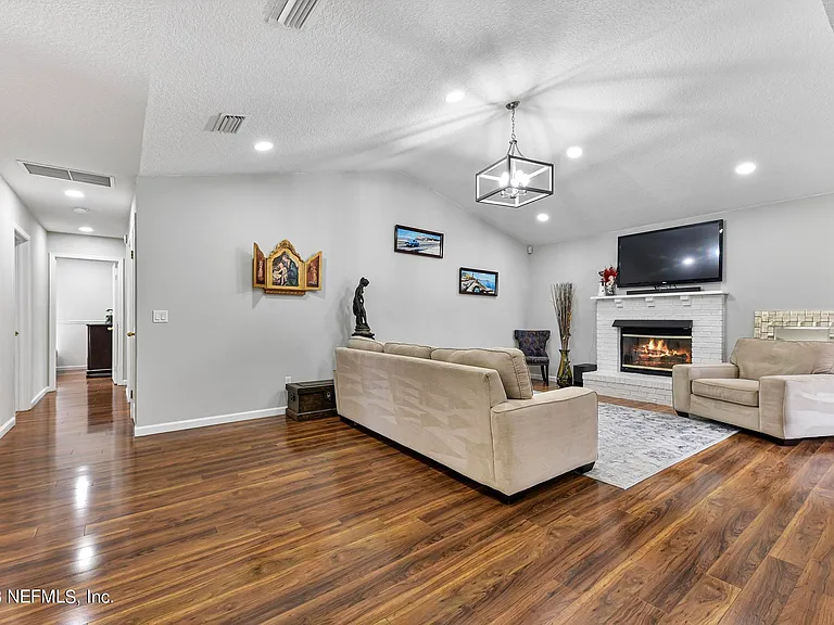 9126 Trevi Cir W — Photo 11