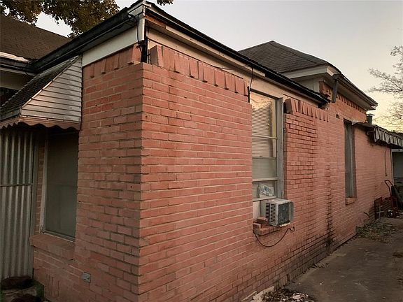 2nd image of 5609 Blackmore Ave