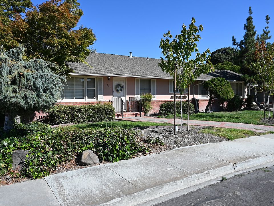 1st image of 967 Elizabeth Dr