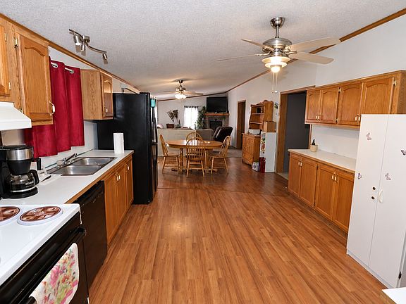 3rd image of 36719 Lake Rd