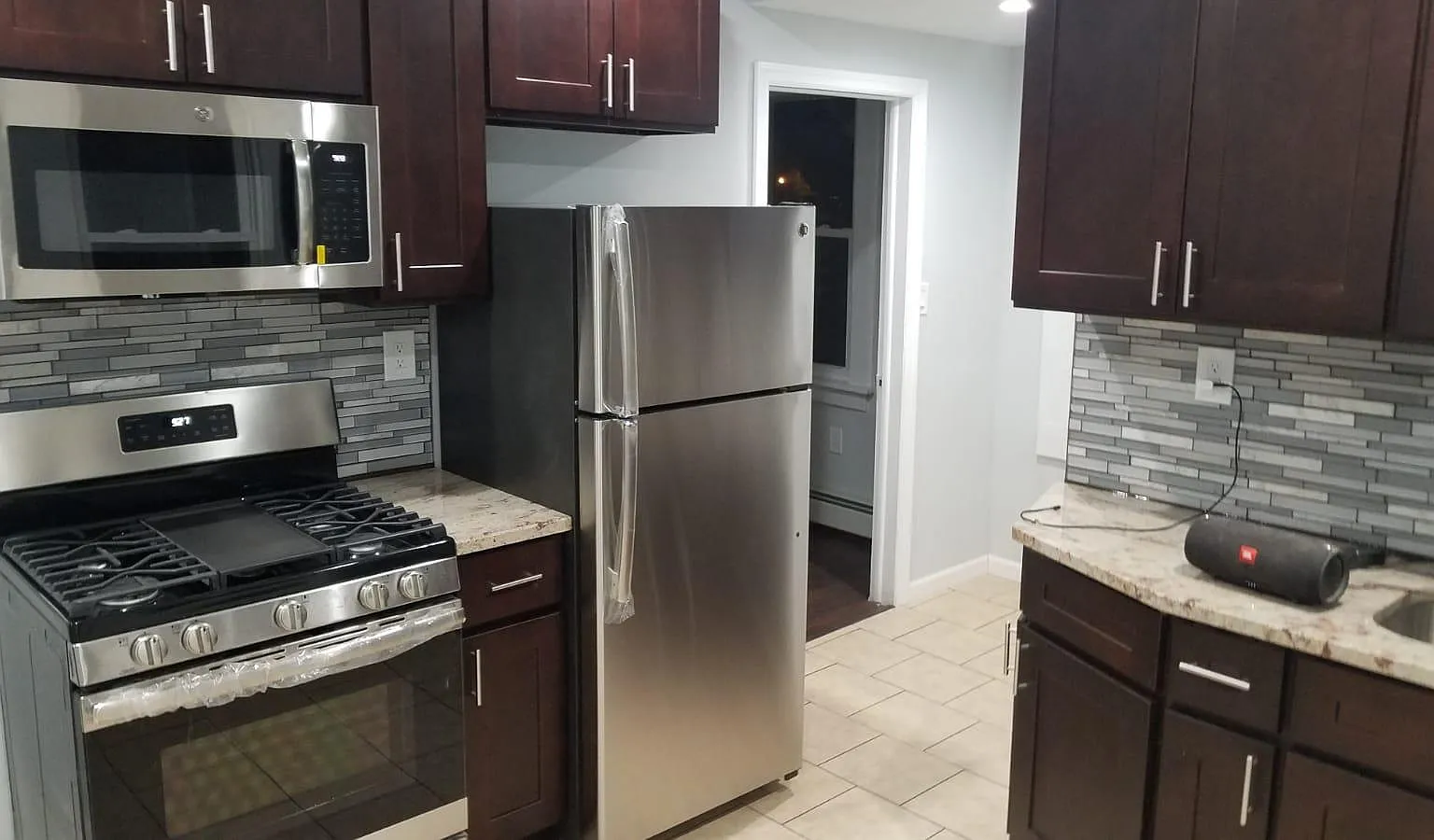 2 bed, 750 sqft, $2,300 — Photo 1
