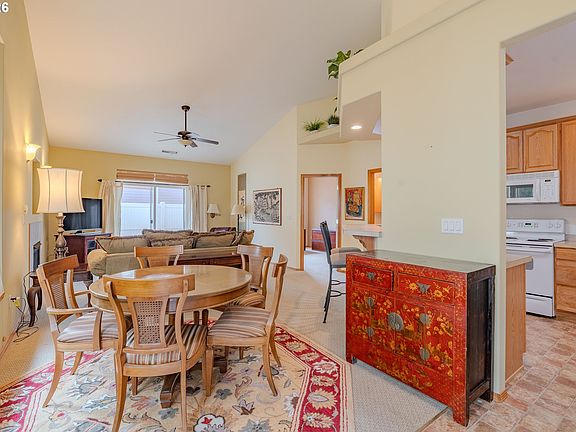 4th image of 8007 NE 21st Way