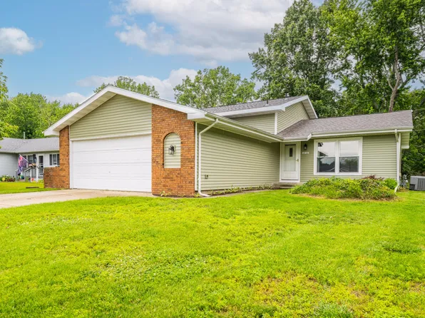 4633 Vista Dr, Bridgman, MI 49106