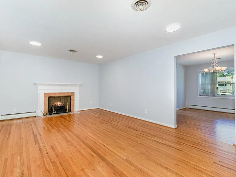 14 Central Blvd — Photo 4