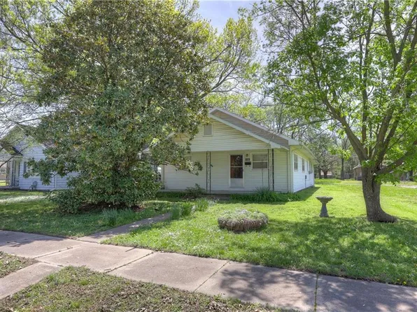 908 E 11th St, Pittsburg, KS 66762