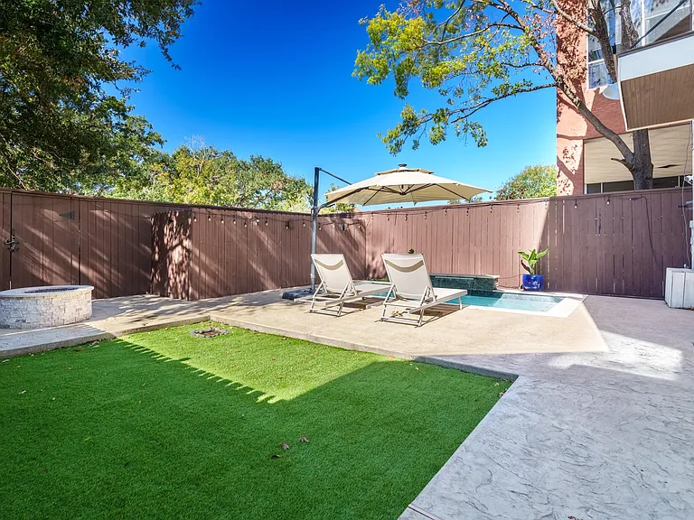 225 Knox St — Photo 4