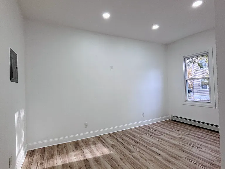 48 N York St #1R — Photo 4