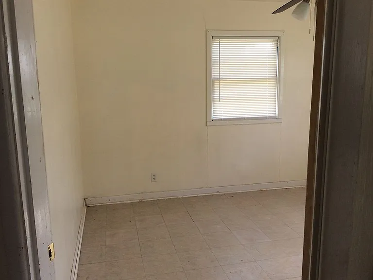 208 SE 6th St — Photo 10
