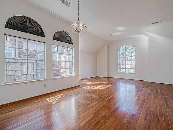 3rd image of 7030 River Garden Dr