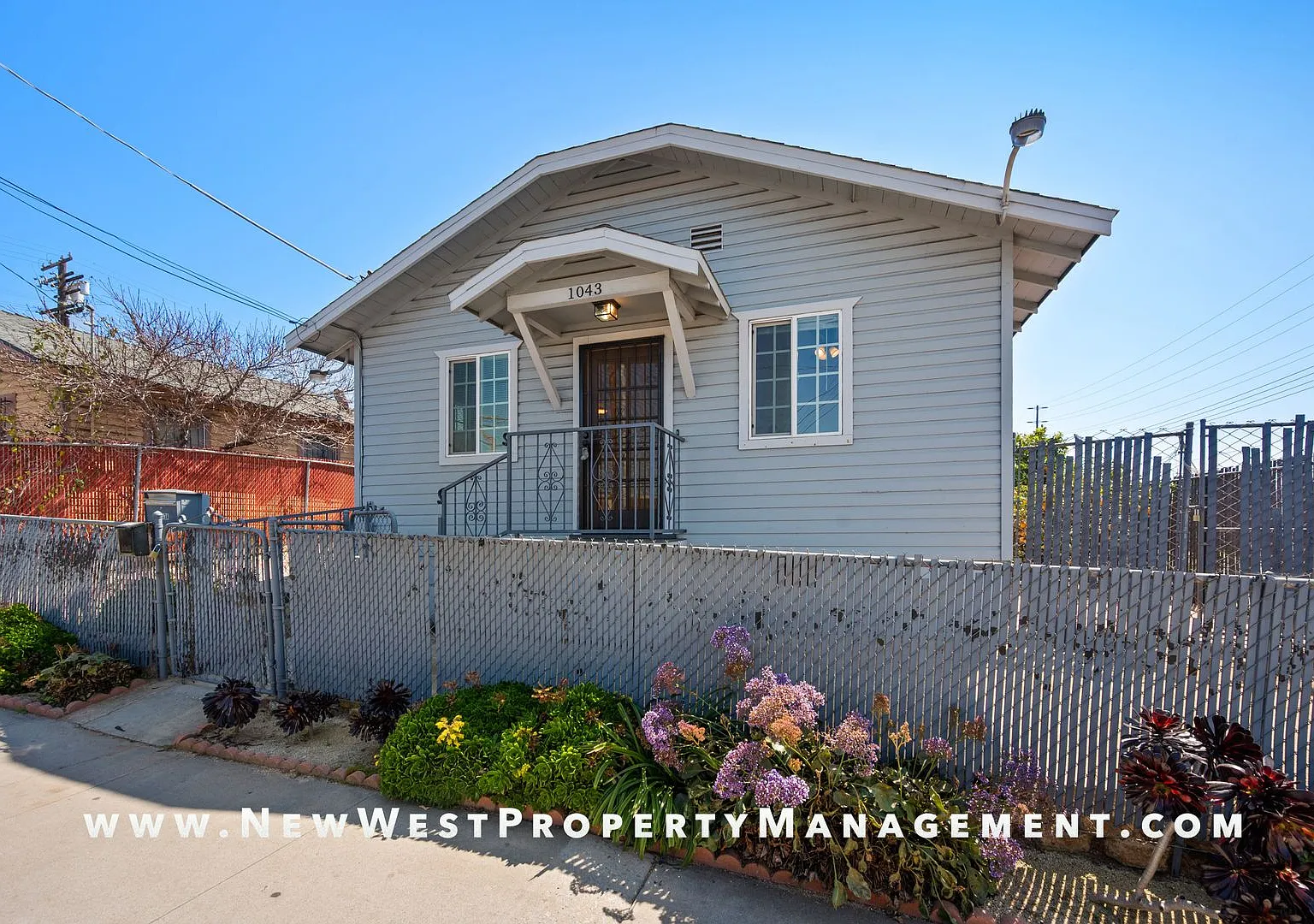 Charming Barrio Logan 2 Bedroom, Available Now! — Photo 3