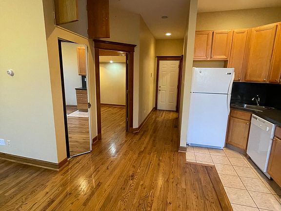 3rd image of 1357 N Ashland Ave APT 1C