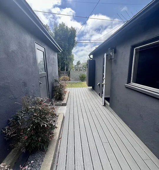 8347 Loyola Blvd — Photo 10