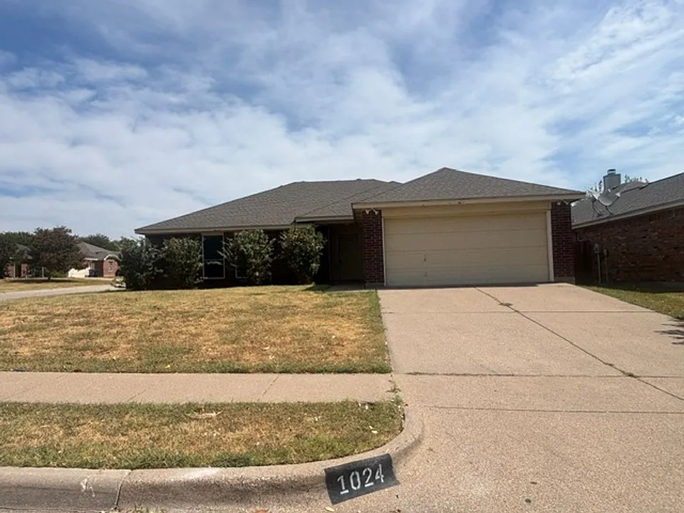 1024 Carlin Ln