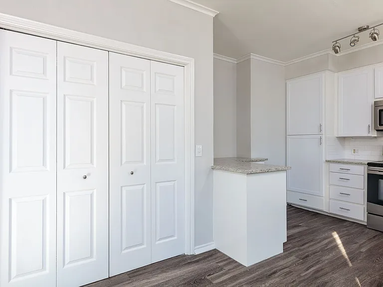 5700 Pershing Ave — Photo 21