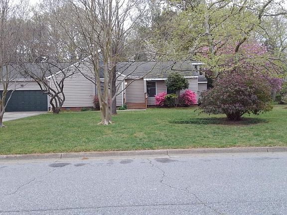 4th image of 912 Lindsley Dr