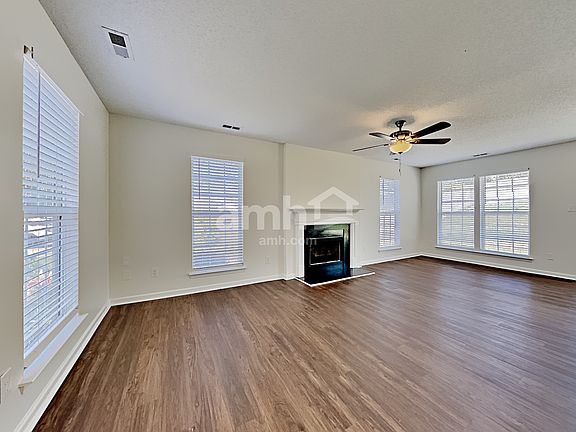3rd image of 124 Lantana Dr