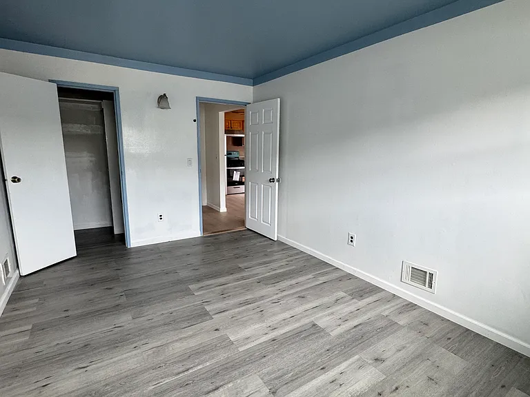76 Berry Ave #1 — Photo 7