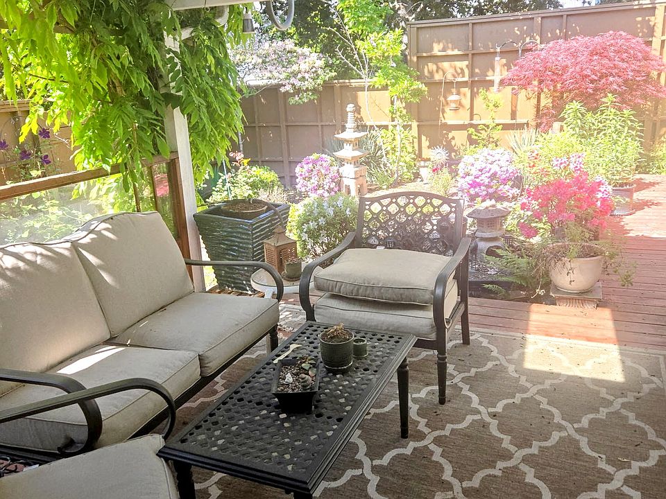 *Private* Back Patio