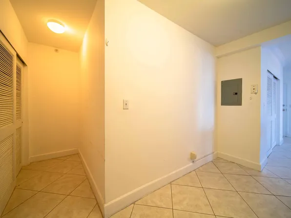 401 69th St APT 207, Miami Beach, FL 33141