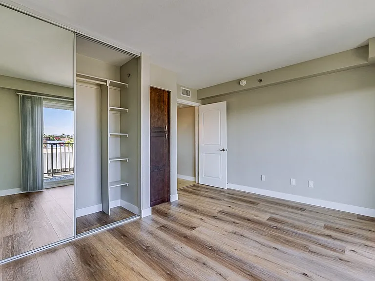 Bayview Tower Condominiums — Photo 27