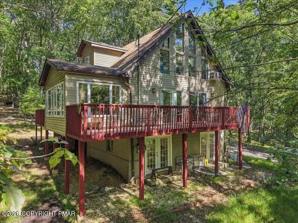 467 Lakeside Dr, East Stroudsburg, PA 18301