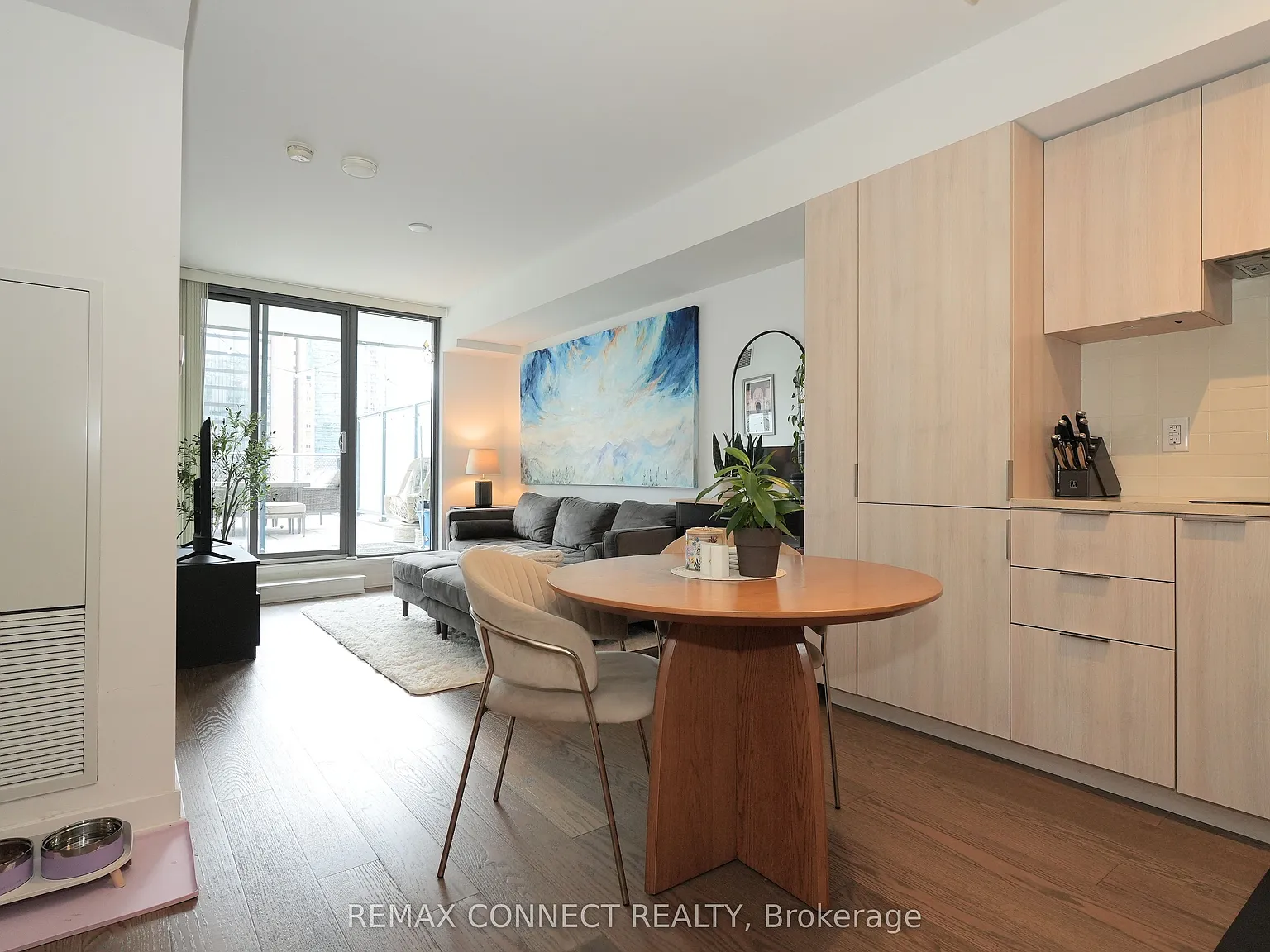 2 bed, $2,500 — Photo 2