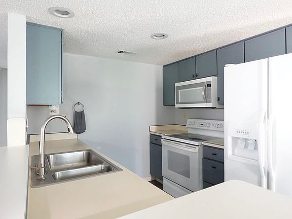 4th image of 1450 S Webb Rd APT 422