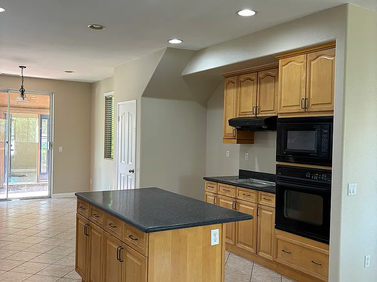 1167 Dalgety St — Photo 30