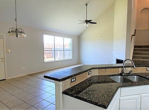 5th image of 528 W Clover Park Dr