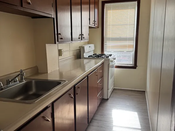 242 Broadway, Fall River, MA