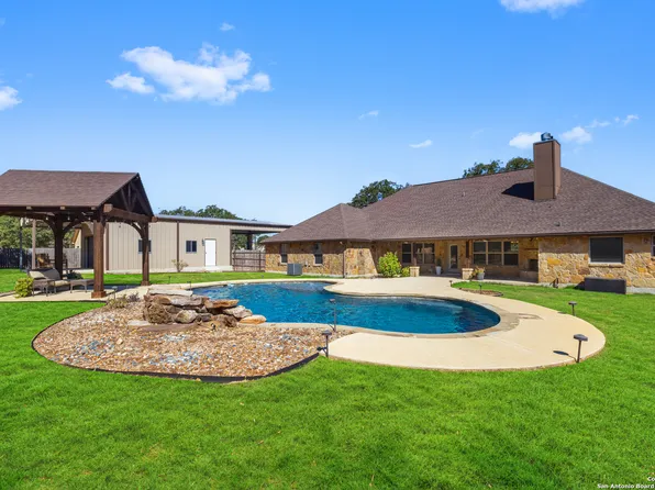 156 Vintage Ranch Cir, La Vernia, TX 78121