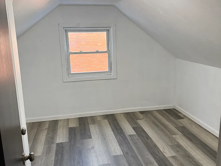 512 Macfarlane Dr — Photo 13