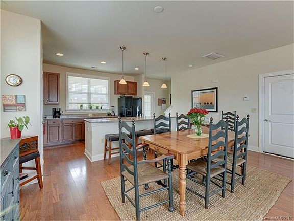 5th image of 129A Irving Ave #A