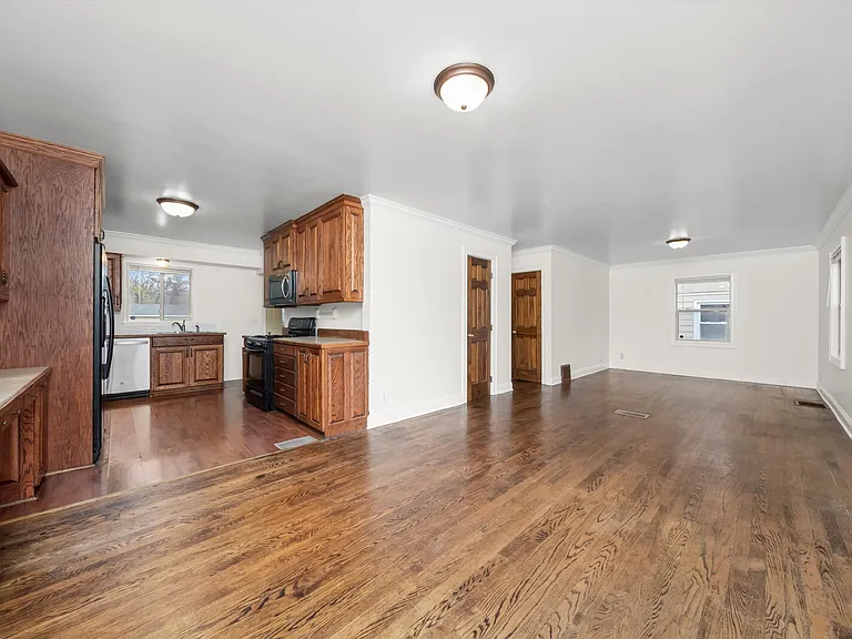 2512 Salem Blvd — Photo 5
