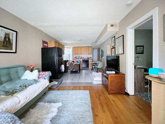 4th image of 2054 N Whipple St #G