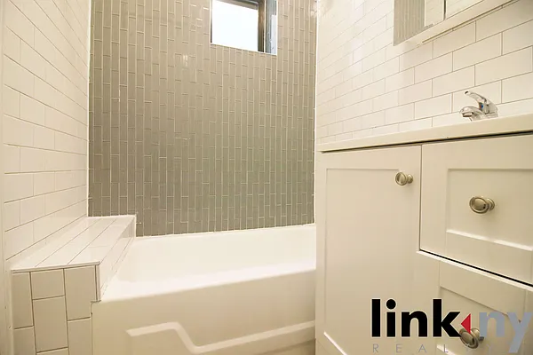 Rented by Link NY Realty | media 10