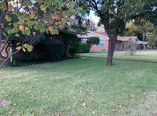 1300 N Lamb St, Bowie, TX 76230