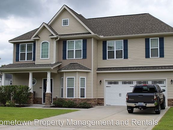 3rd image of 715 Oleander St
