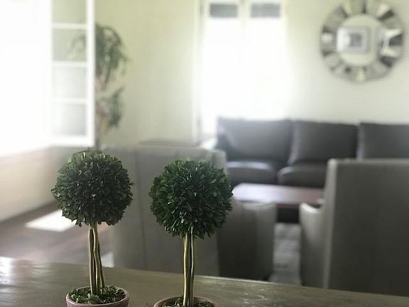 3rd image of 306 S El Molino Ave APT 303